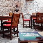 EL ESPACIO DE TRABAJO. Tu portátil, un café, el restaurante de hamburguesas y mucha diversión.